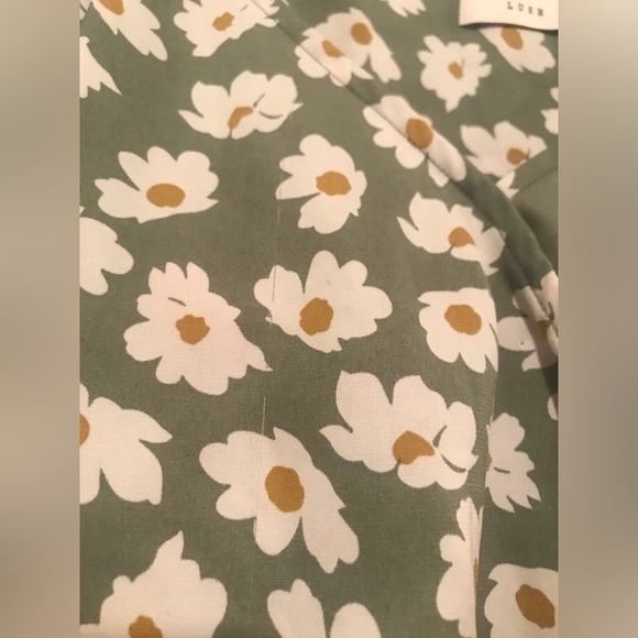 Lush semi crop floral blouse - Picture 4 of 5
